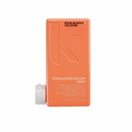 Shampooing Kevin Murphy...